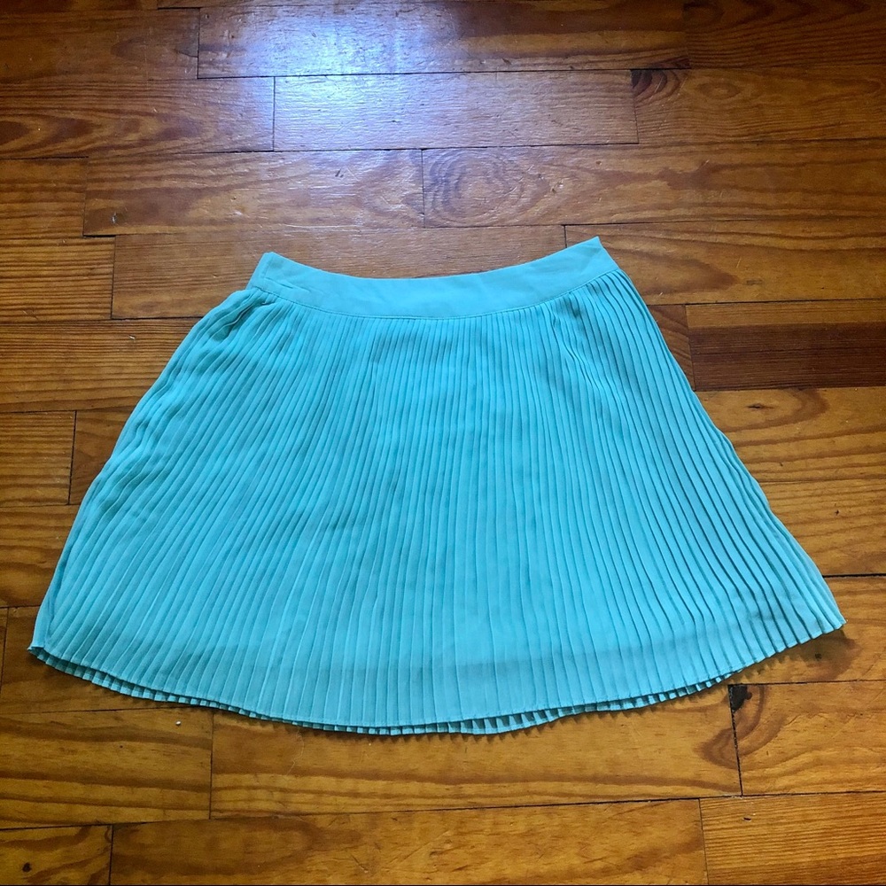 EUC Mint Green F21 Accordion Pleat Mini Skirt